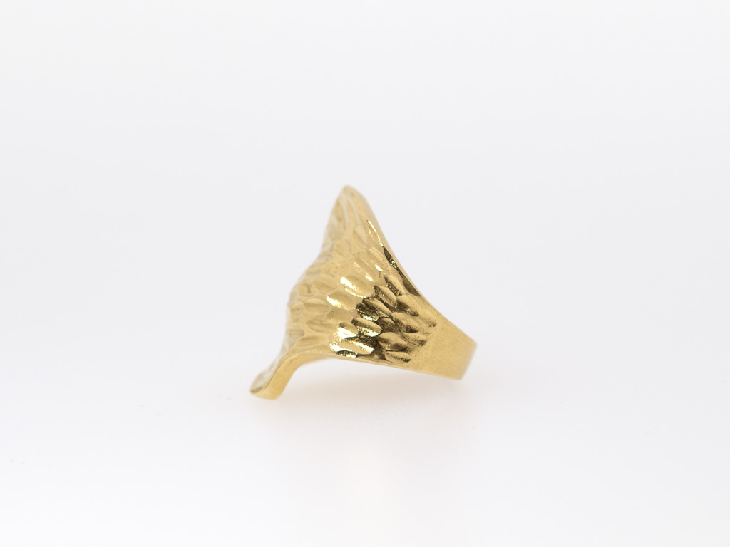 ORGANIC ELEGANCE | Ring with hammered surface Gold vermeil