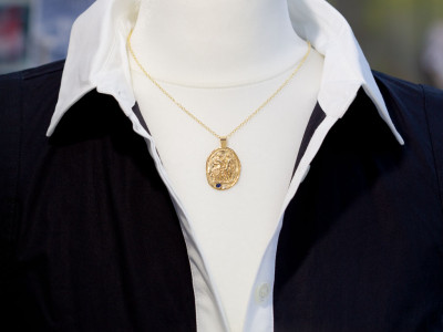THE GRAND TOUR | Gold Intaglio necklace with Sapphire