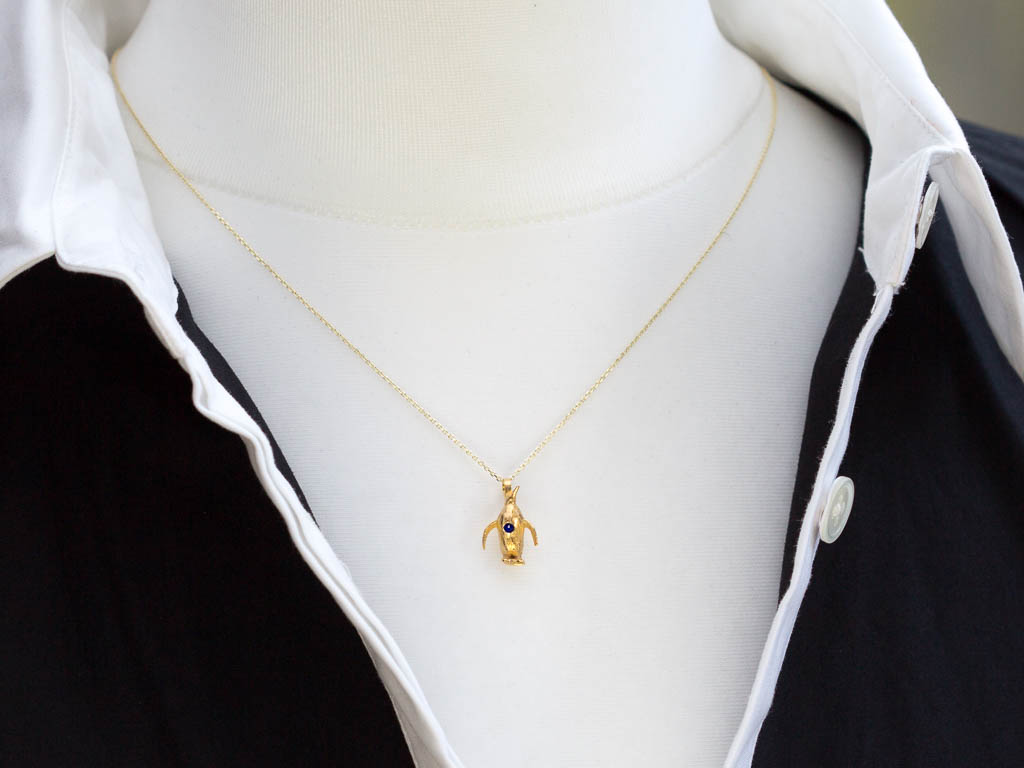 BLUE HEARTED PENGUIN | Solid Gold necklace with Sapphire