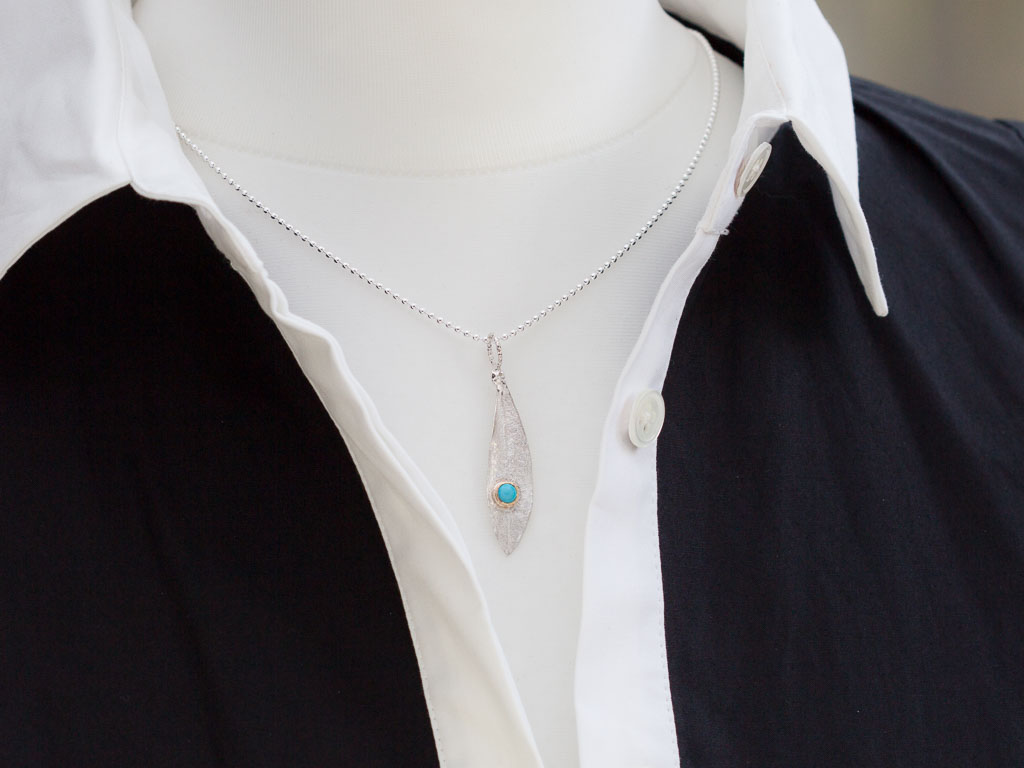 OLIVE LEAF | Silver necklace with a Turquoise in a Gold bezel