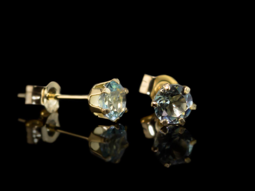 Little Aquamarine Sparkle | Gold faceted earstuds (sold)