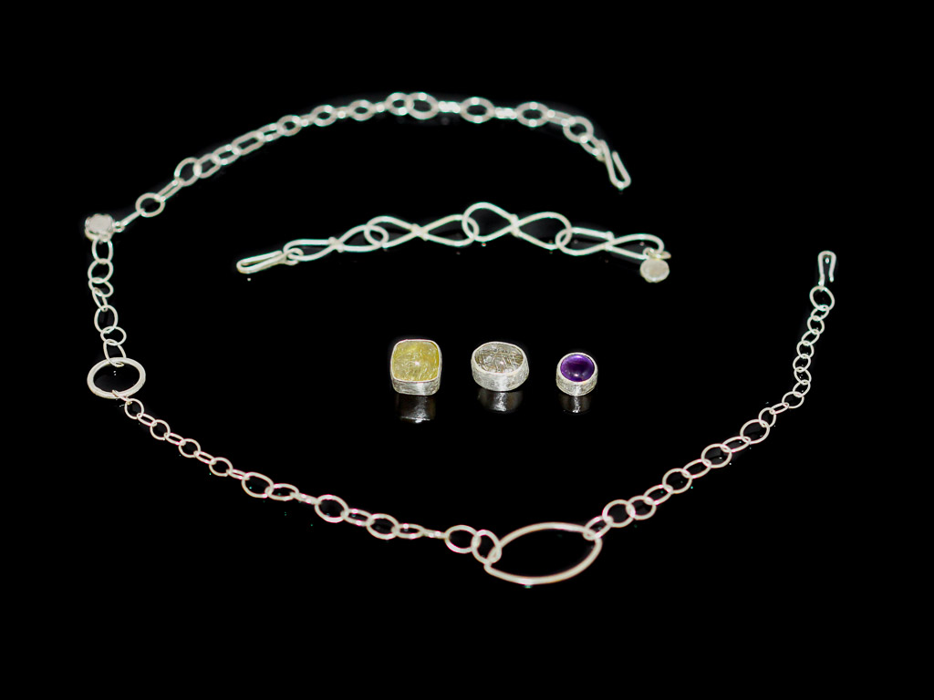 MAGNETIC | Set with necklace and bracelet and 3 gemstones