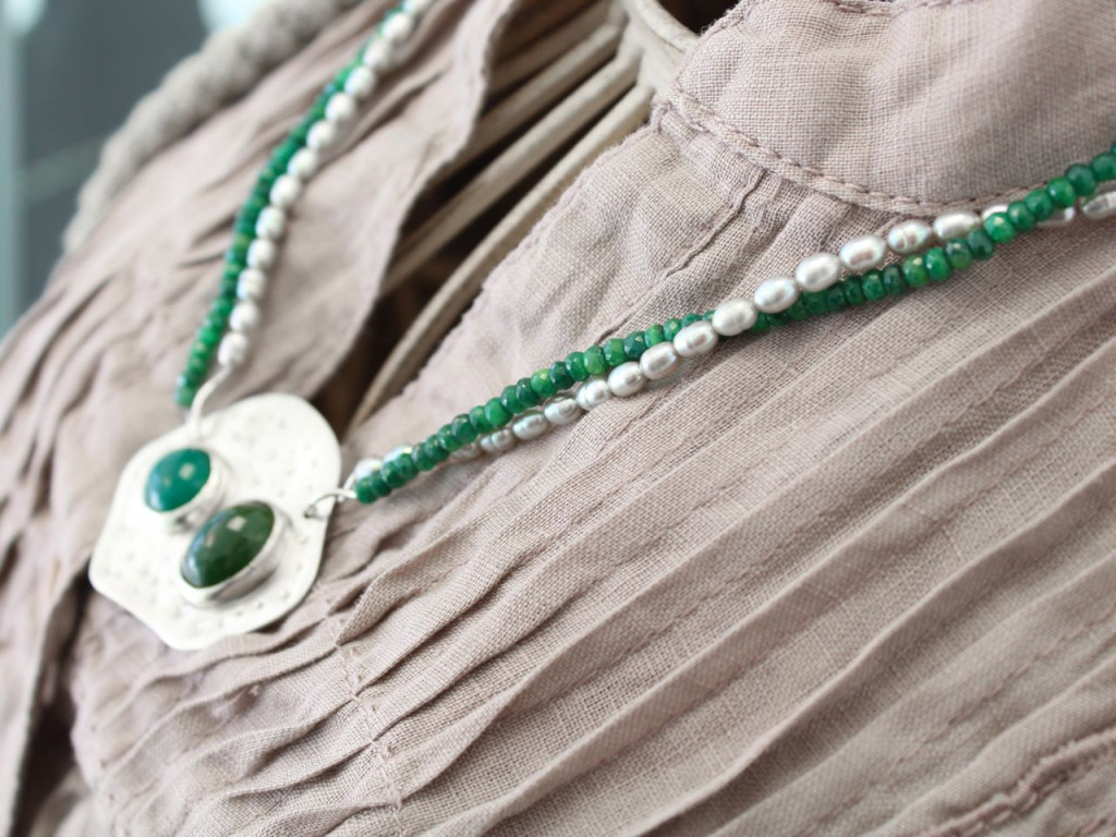 JUICY AMAZON | Smaragd- und Perlenkette mit Chrysopras und Jade