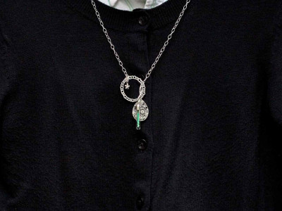 Colombian shaded Emerald in glass keepsake Sterling Silver necklace (Ausverkauft)