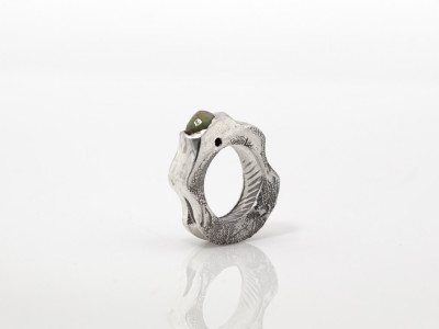 EMERALD WITH EMBOSSED LEAF | Solid Sterling Silver ring