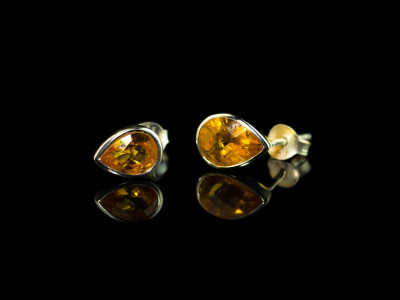 Mandarin Garnet Eyes | ear studs drop shaped faceted | Sterling Silver (sold)