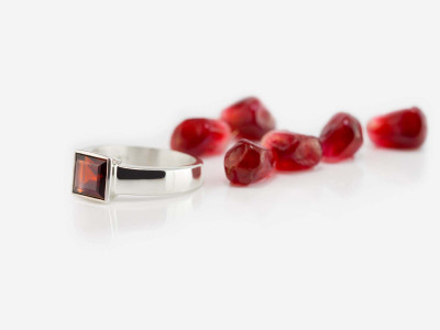 Square Garnet | polished Sterling Silver ring with Solitaire (custom order)