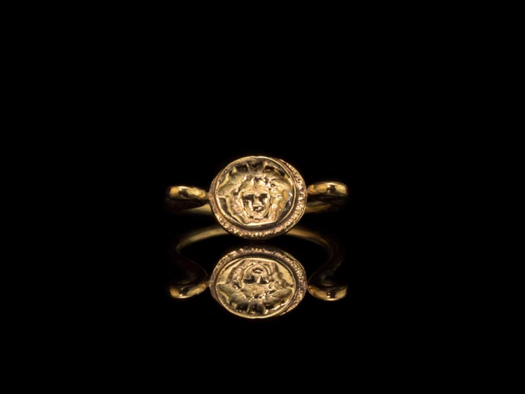GREEK MYTHOLOGY | Solid Gold ring with the face of the Medusa (9ct) (sold)