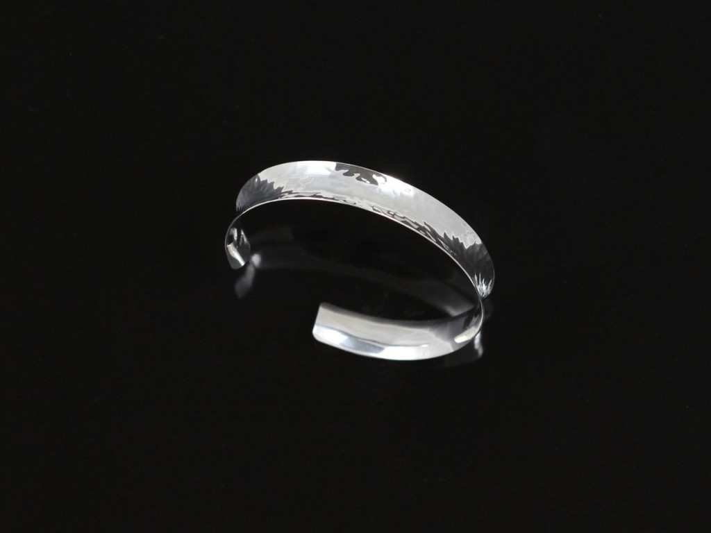 Liquid Shine Armreif | 925er Silber gehämmert und hochpoliert (Ausverkauft)