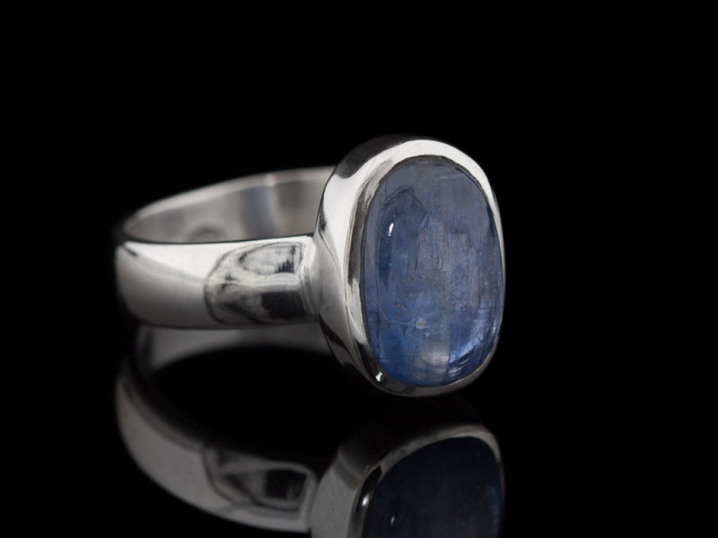 KYANITE OVAL | Ring handcrafted in Sterling Silver