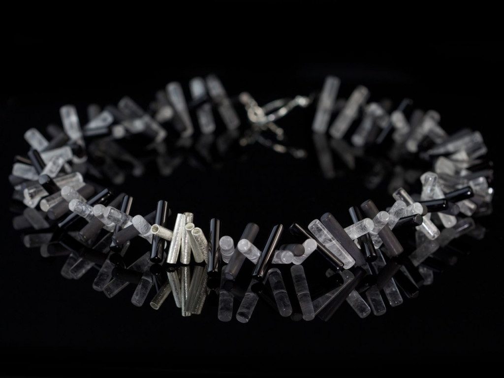 Zylinder in Schwarzweiß | Halskette aus schwarzem Onyx-, Quarz- und Silberstäbchen (Ausverkauft)