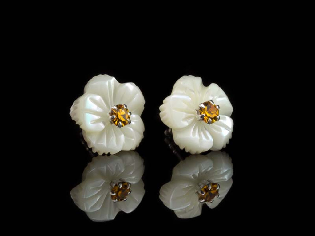 WHITE ORANGE FLOWERS | Mother-of-Pearl ear studs with CZ (sold out)