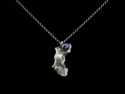 MINK VERTEBRAE | Sterling Silver necklace with Peacock Pearl