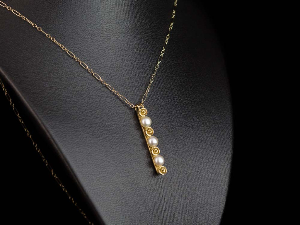 PERLEN MIT ROSEN | Halskette aus vergoldetem 925er Silber (Ausverkauf)