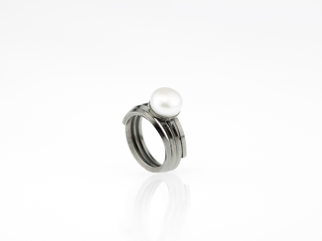 WHITE ON BLACK | Button Pearl ring in Black Rhodium Silver (Sold Out)
