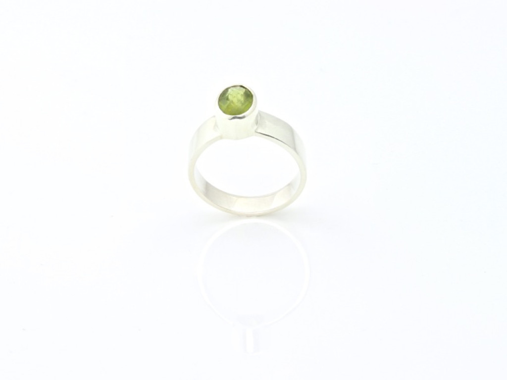 Peridot ring faceted Sterling Silver (sold out)