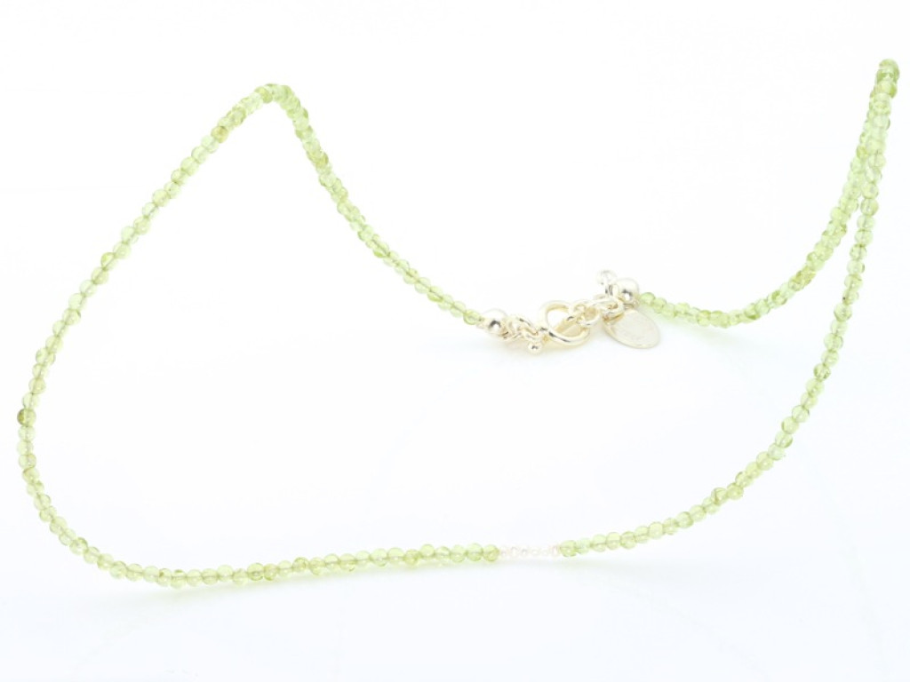 Peridot necklace with tiny freshwater pearls (sold out)