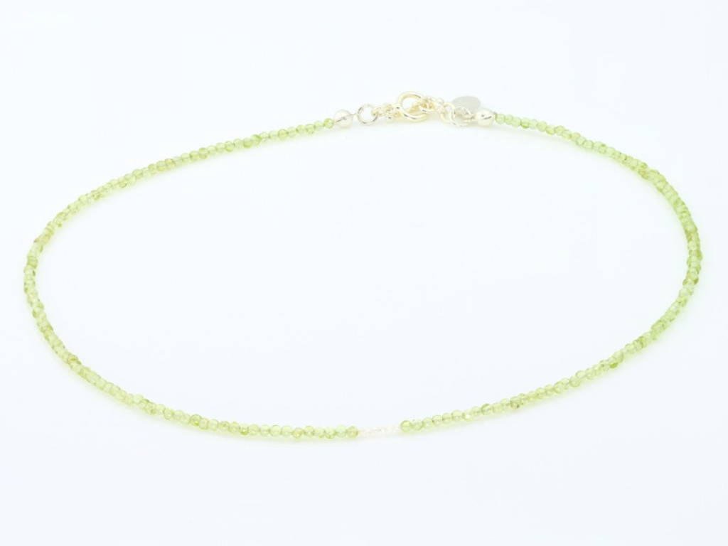 Peridot necklace with tiny freshwater pearls (sold out)