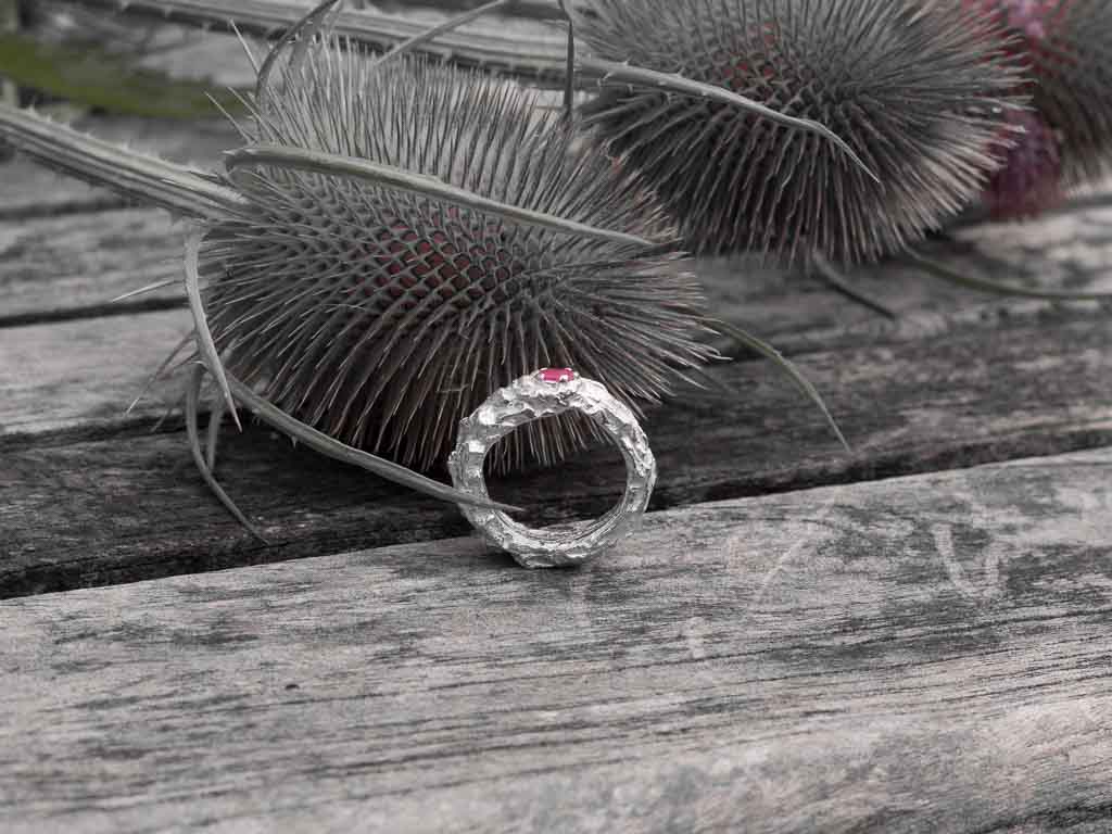 RUBIN IM ZWEIG | Ring aus 925er Silber