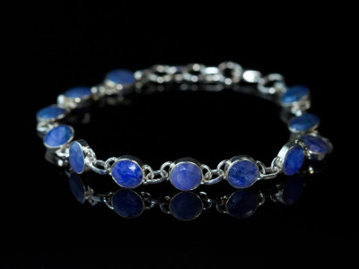 Ratnapuri Sapphire Bracelet | Sterling Silver with facetted Sapphire discs on a chain (sold out)