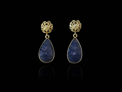 BAROQUE SAPPHIRE | Earrings in Gold vermeil with carved ornaments (sold out)