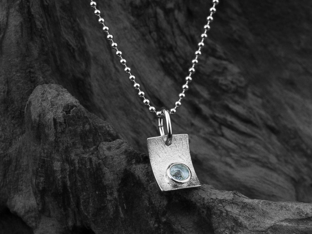 TOPAZ CONCAVE | Sterling Silver necklace with brushed rectangle (Sold out)