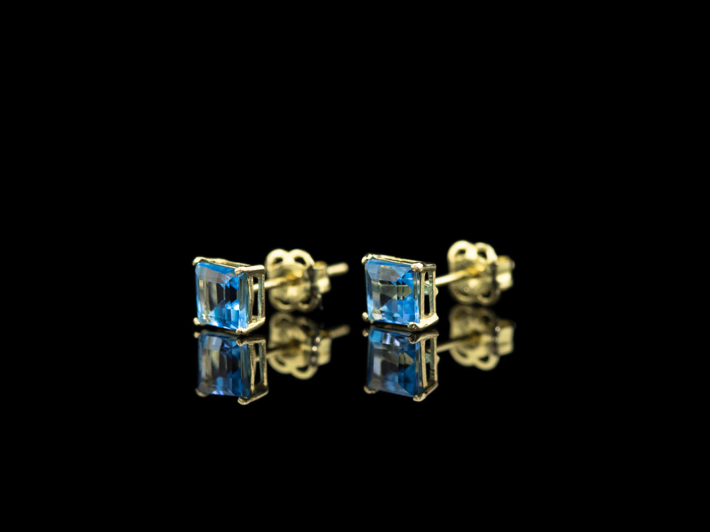 PRINCESS SWISS BLUE TOPAZ | Ear studs set in 9 K Gold (Made to order)
