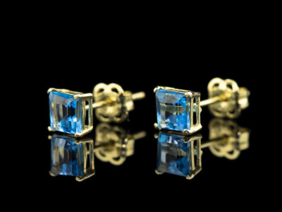 PRINCESS SWISS BLUE TOPAZ | Ear studs set in 9 K Gold (Made to order)