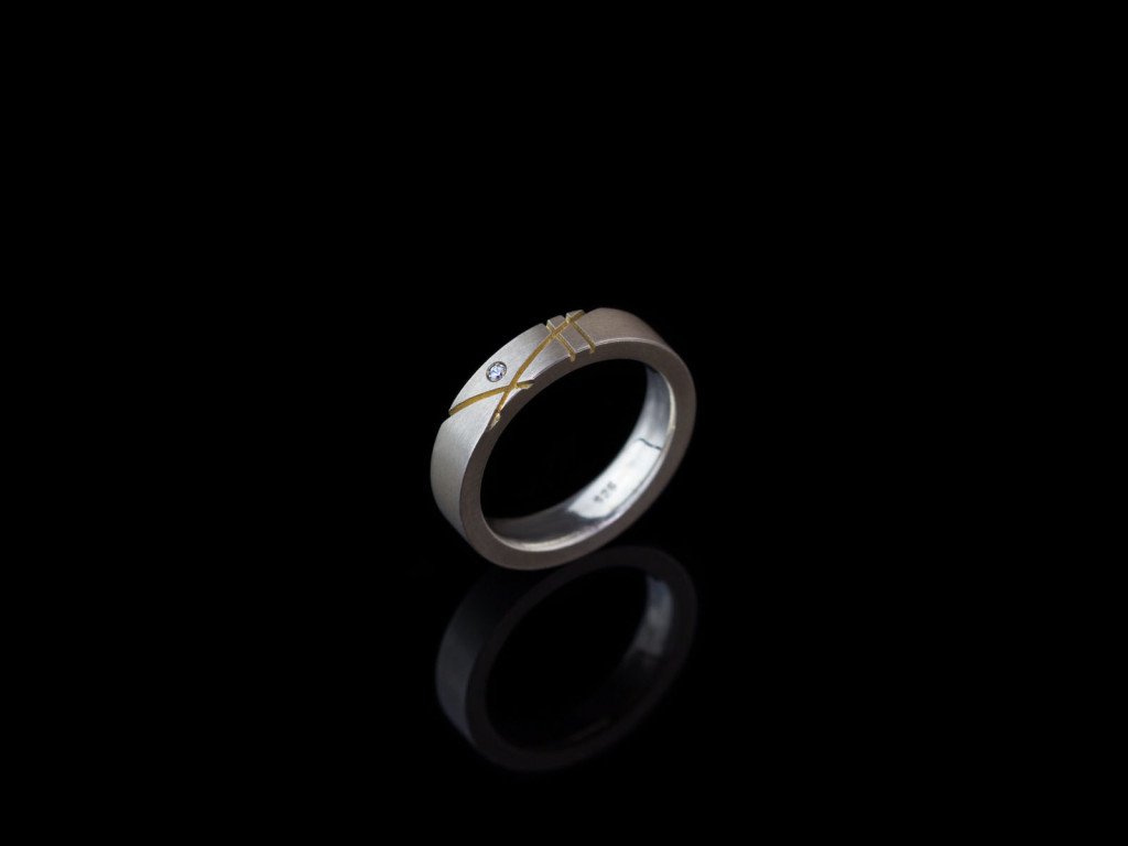 Bauhaus Zirkonia | Ring aus 925er Silber mit Goldlinien und einem CZ (verkauft)