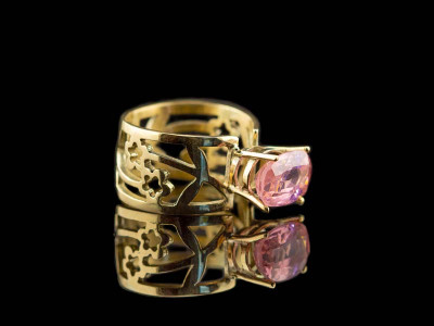 Pink Sapphire crowned solid Gold ring with flower pattern black background