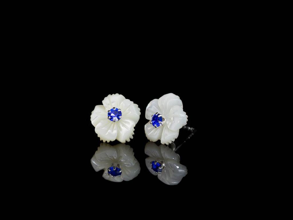 MOTHER OF PEARL FLOWERS | Ear studs with CZ in different colours (made to order)