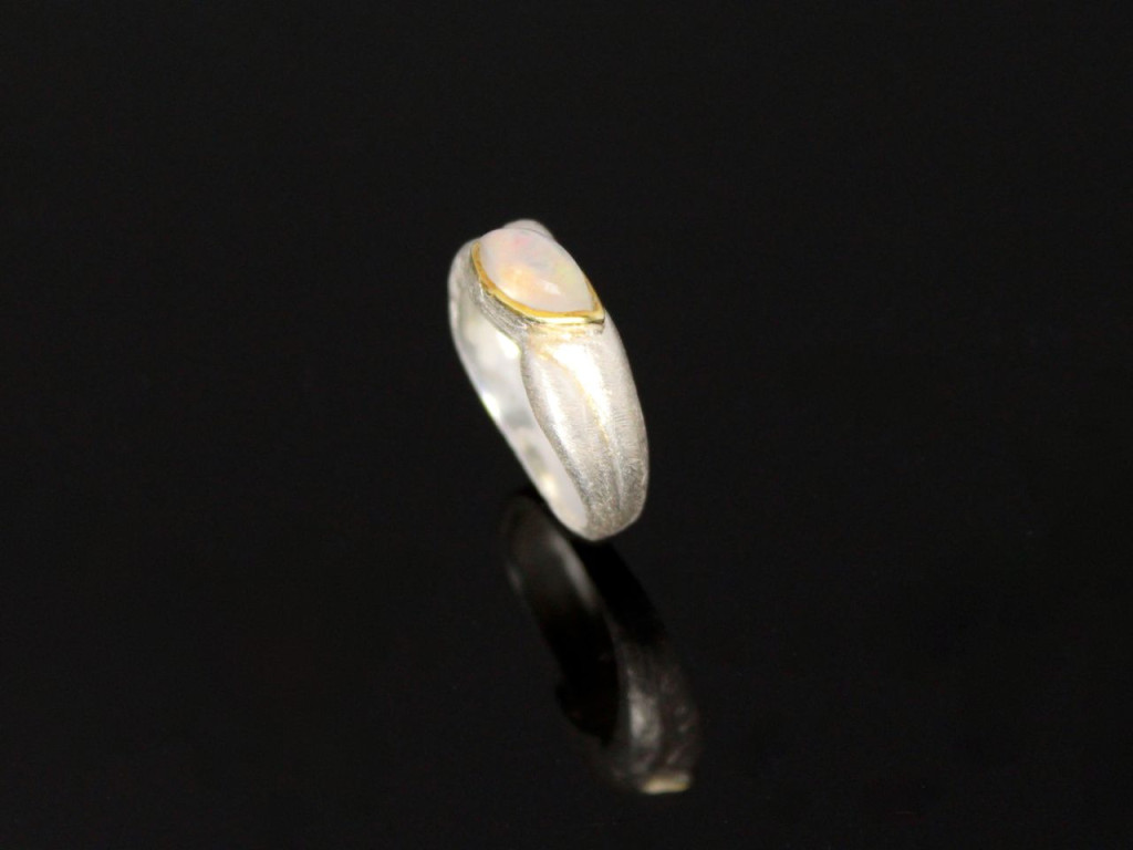 Moonstone Eye - Sterling Silver ring with gold applications (ausverkauft)