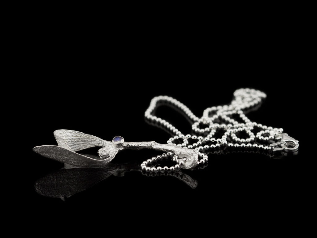 MISTELZWEIG MIT REGENBOGENMONDSTEIN | Halskette aus 925er Silber (auf Bestellung)