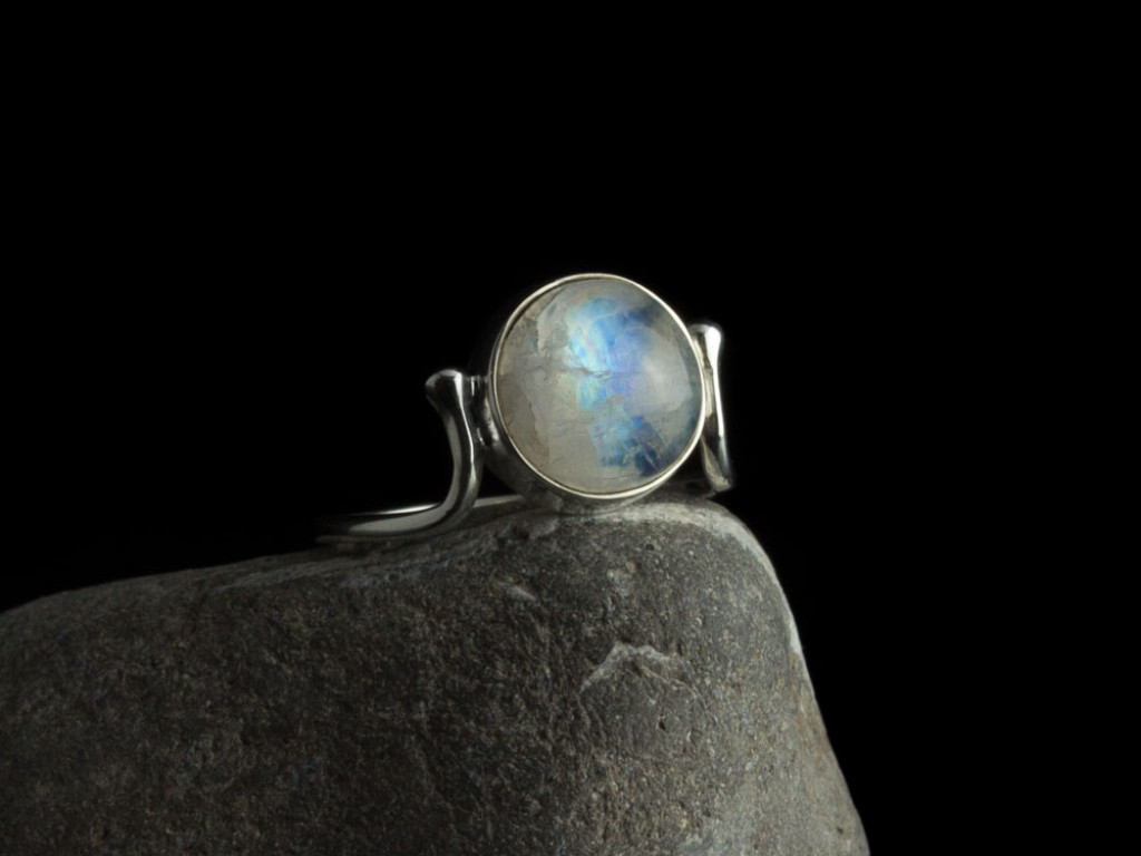MOND-REGENBOGEN | Ring aus 925er Silber mit Regenbogenmondstein (ausverkauft)