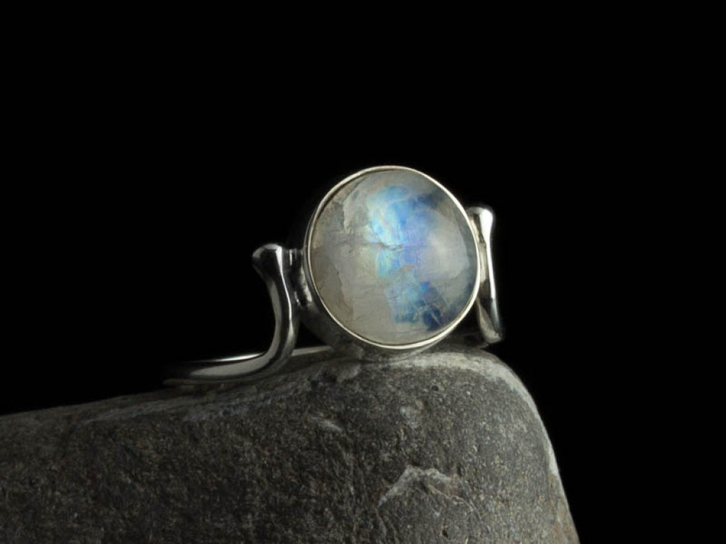 MOON RAINBOW | Sterling Silver Ring with Rainbow Moonstone (sold out)