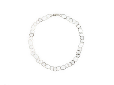 Klassische Silberkreise | Halskette aus handgefertigten, wolkenförmigen Ringen mit gebürsteter Struktur (verkauft)