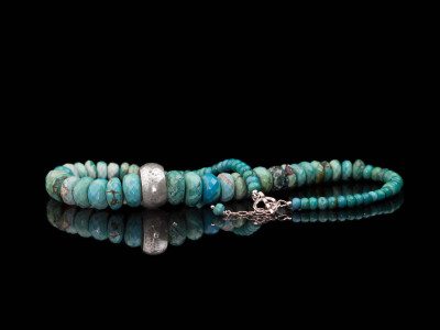 Turquoise necklace with Sterling Silver centrepiece ring and T-clasp (sold out)
